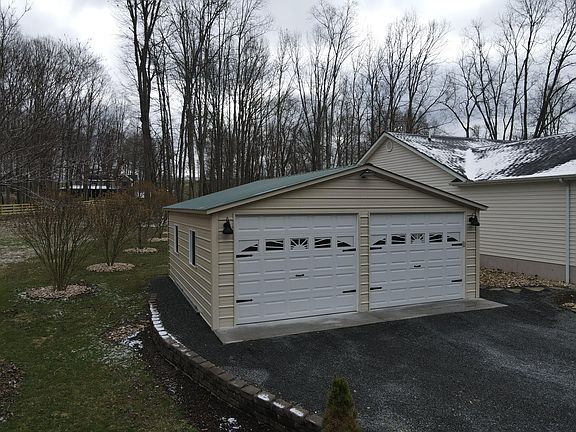 2nd image of 529 Totten Cir