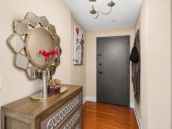 3rd image of 185 York St APT 3C
