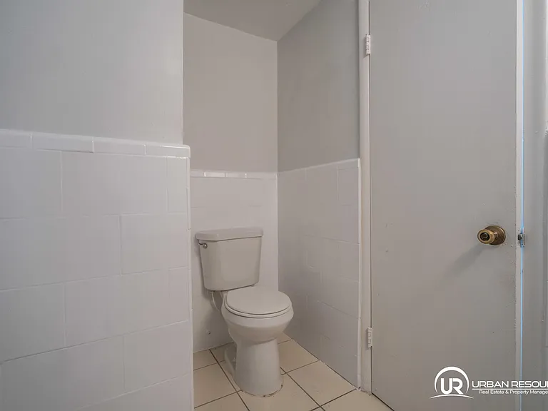 1940 Bay Dr #11 — Photo 29