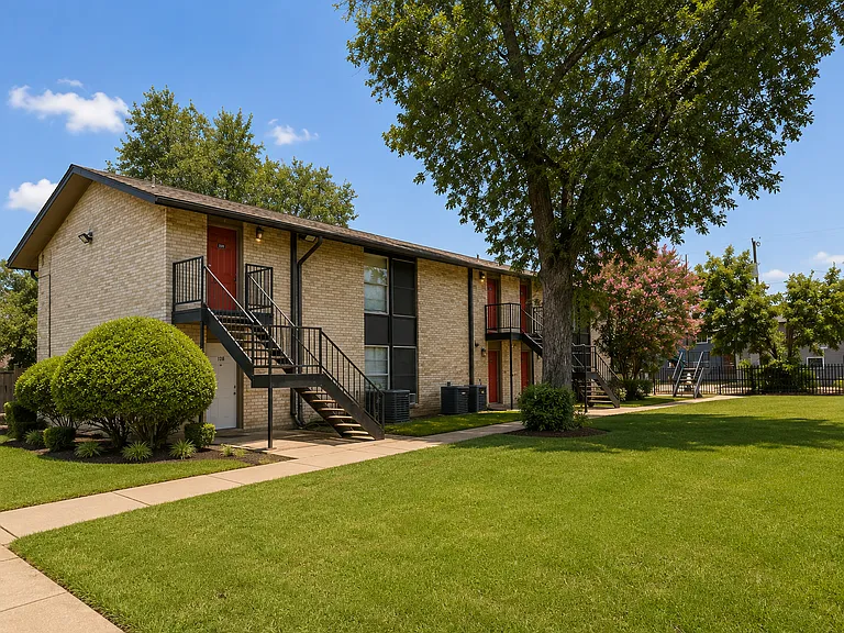 Paseo Apartments — Photo 9