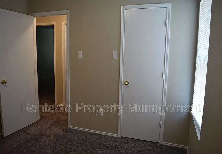 8028 Doreen Ave — Photo 11