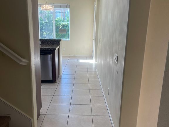 5th image of 28448 Gatineau St