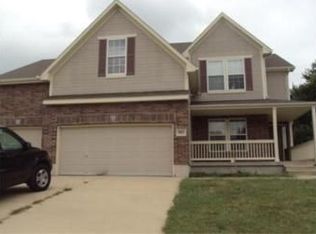 1005 SW Stoney Point Dr, Grain Valley, MO 64029