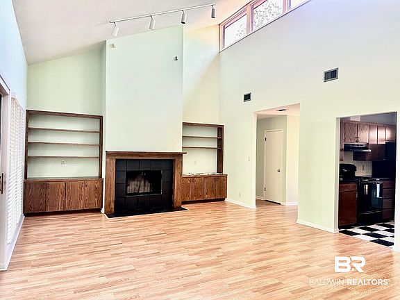 5th image of 113 Cherryhill Dr