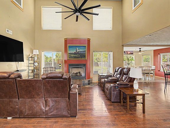 2nd image of 1112 Republic Cir
