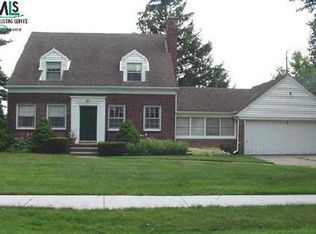 18161 Sunnybrook Dr, Southfield, MI 48076