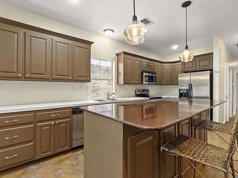 270 Stoney Creek Ave — Photo 5