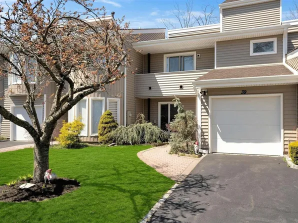 39 Kristin Lane #39, Hauppauge, NY 11788