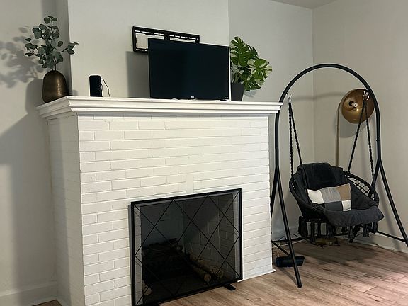 5th image of 3851 Broadway St