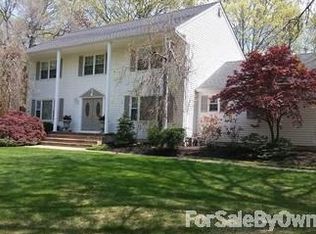 118 University Dr, Lincroft, NJ