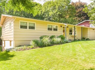 317 Stonecrest Dr, Syracuse, NY 13214