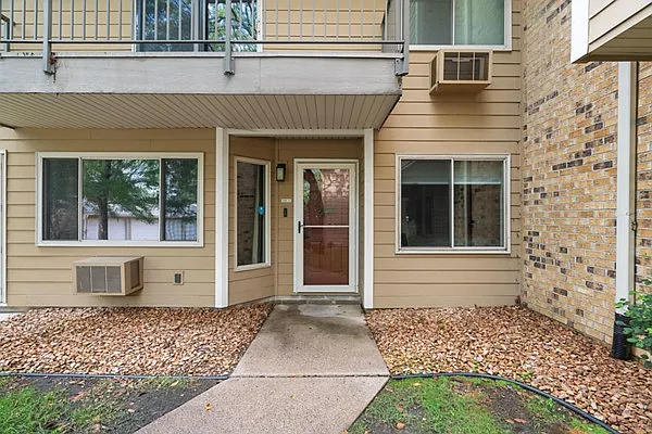 1 bed, 844 sqft, $1,699 — Photo 2