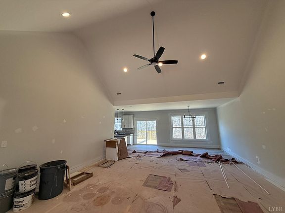 3rd image of 182 Hickory Cove Ln