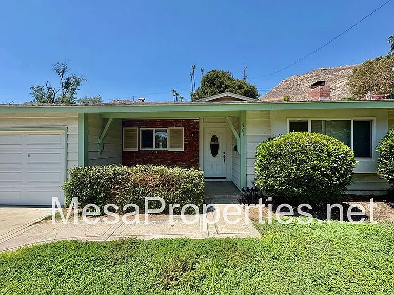 561 Spruce St — Photo 4