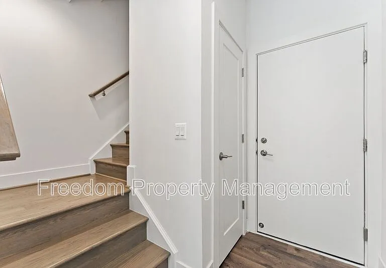 1876 Michael Faraday Dr — Photo 18