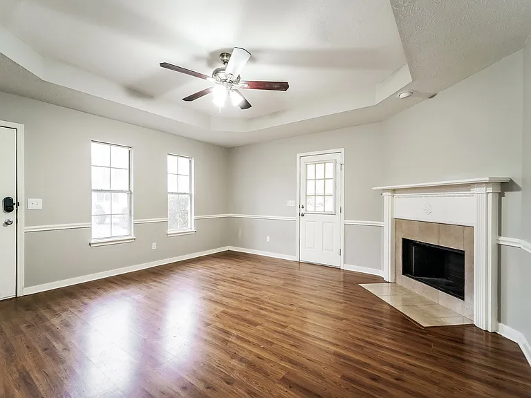 1659509_018_living_room_13481489.jpg