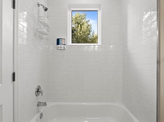 master bathroom shower/tub