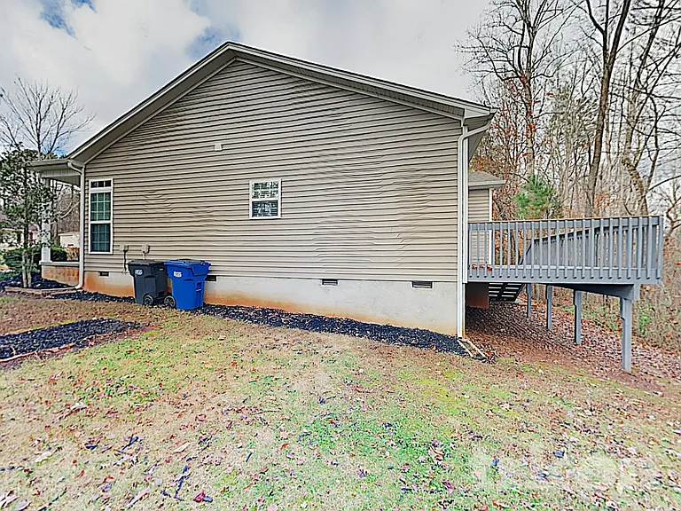 805 Stratford Rd — Photo 16