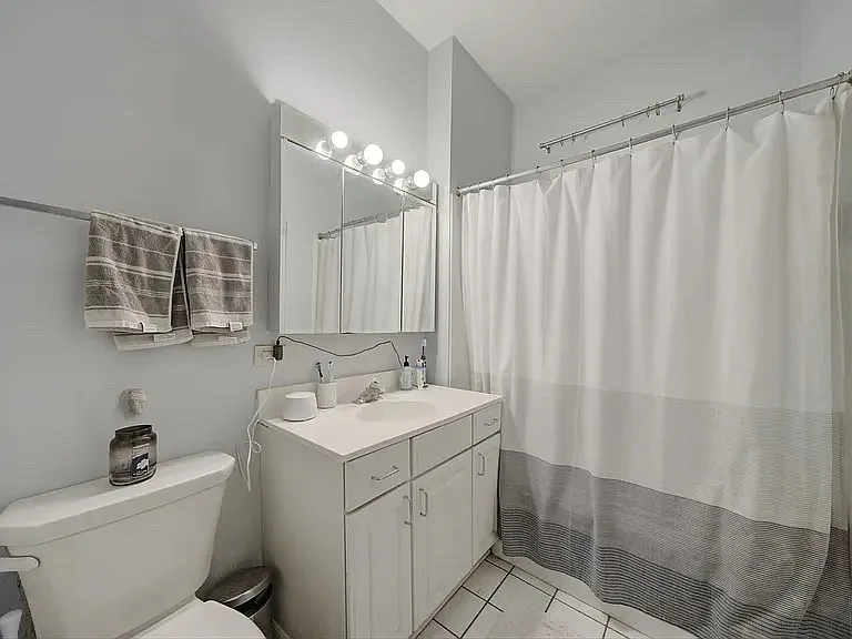1532 W Oakdale Ave #1 — Photo 11