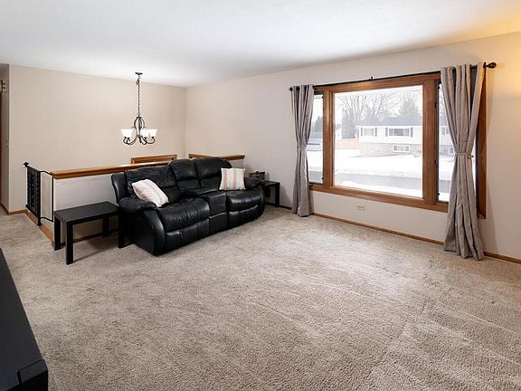 4th image of 13224 Vivian Dr