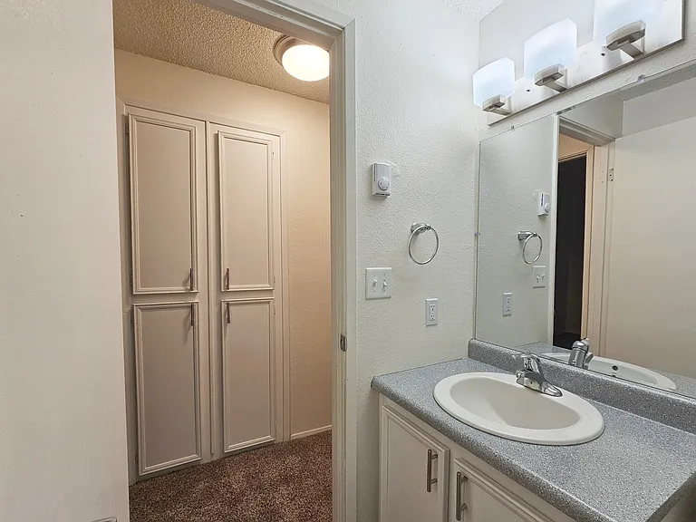 1x1 700sqft- Bathroom