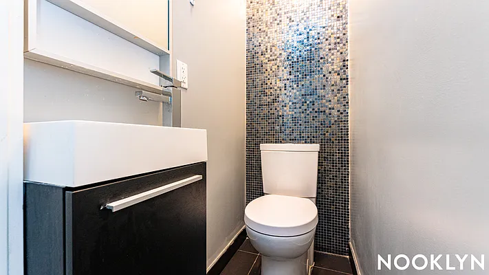 Rented by Nooklyn NYC LLC | media 32