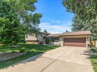 953 Oak View Ct, Saint Paul, MN 55119