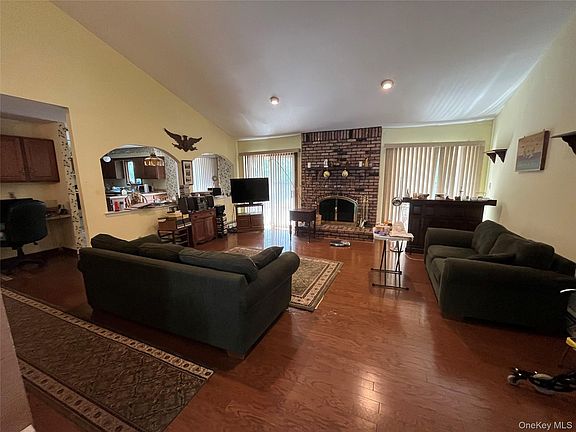 5th image of 114 Washington Boulevard