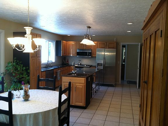 4th image of 468 Newport Ct