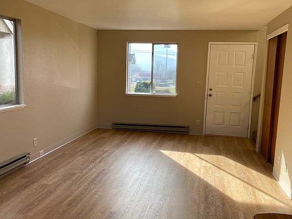 4th image of 2088 NE Fairview Ave #5