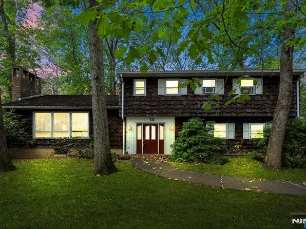 15 Dorotockeys Ln, Old Tappan, NJ 07675