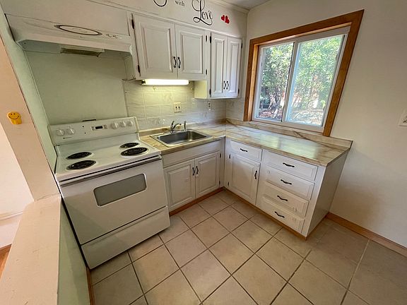 5th image of 29 Jacqueline Rd APT E