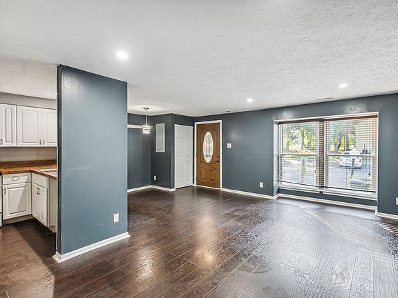 3rd image of 2305 Greenwood Dr Unit 2305