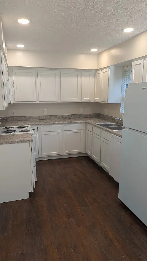 3 bed, 960 sqft, $1,550 — Photo 1