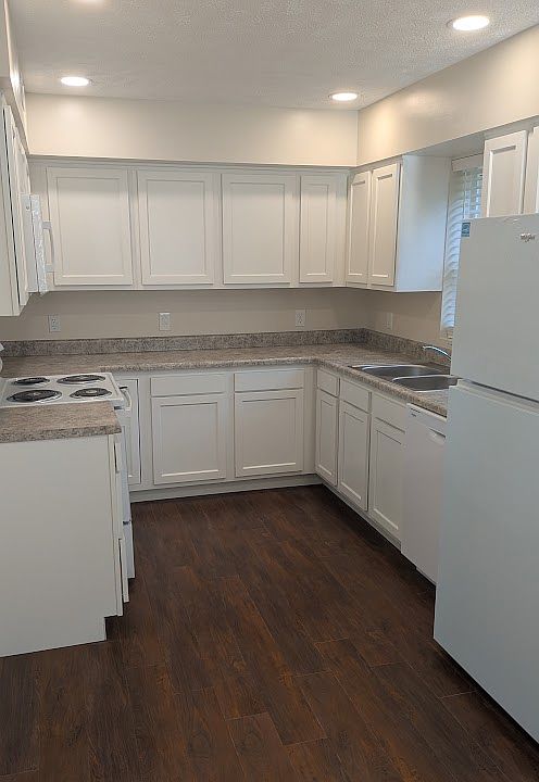 1st image of 2005 Jefferson St #2