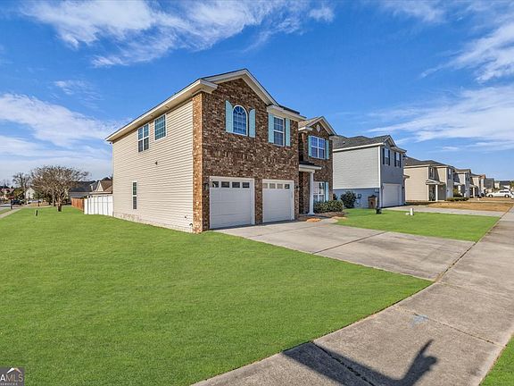 4th image of 11 Rhett Ln