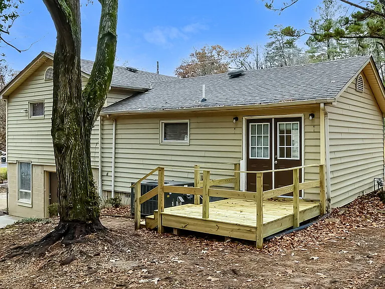 909 Winchester Dr — Photo 18