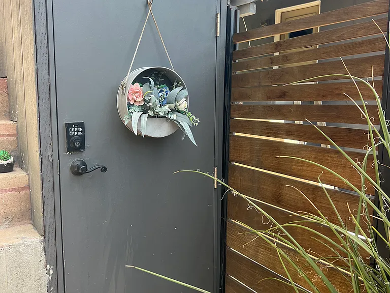 21811 Gresham St #1 — Photo 14