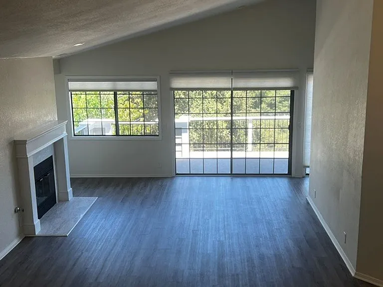736 Hillside Dr — Photo 11