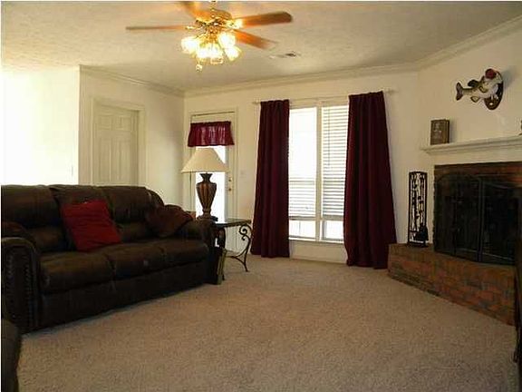 3rd image of 901 Eastern Oaks Dr