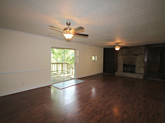 2nd image of 2775 Hillwood St