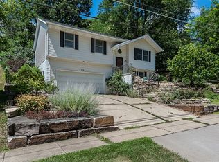 812 17th St, Bettendorf, IA