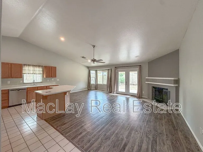 2934 E Blackhawk Dr — Photo 12