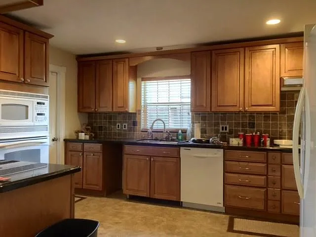 3 bed, 2.0 bath, 1714 sqft, $3,000 — Photo 2