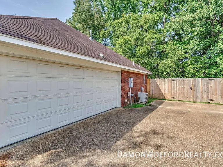 124 Raintree Rd — Photo 6