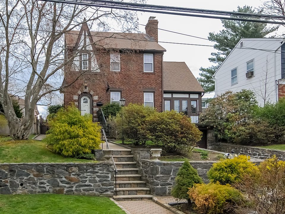 1st image of 204 Park Dr