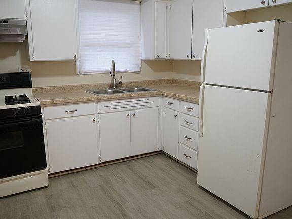 3rd image of 17032 Park Ave