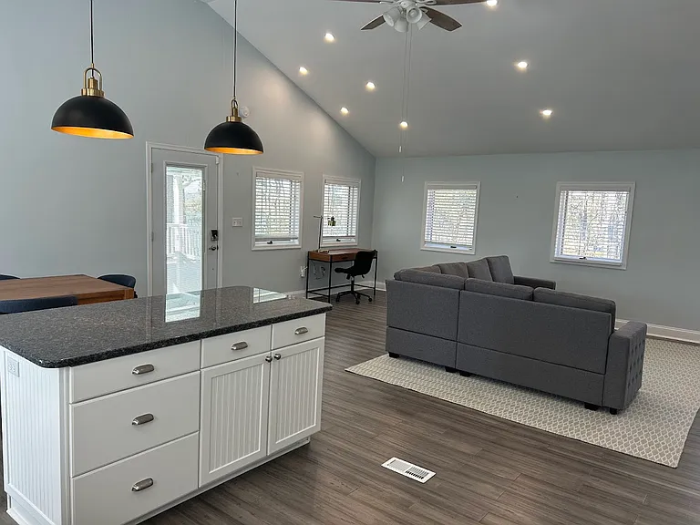 124 Eareckson Ln — Photo 46