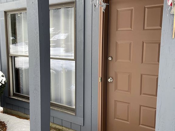 2nd image of 25 Elizabeth Ln #25