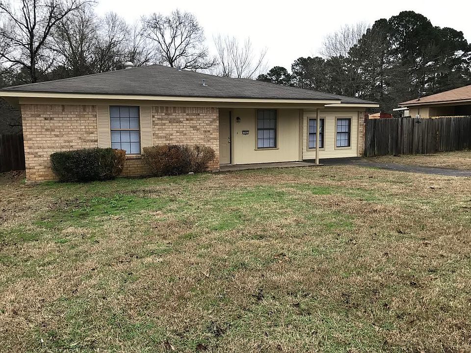 1st image of 302 Patriot Cir
